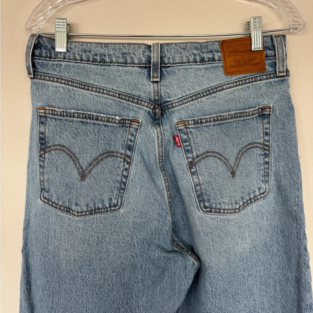 Levi's Classic Ribcage Straight Ankle Jeans in Light Blue Denim 161 - Picture 6 of 8